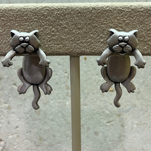 Hanging Kitty Cat Post Pierced Earrings 2 Piece - Picture 1 of 5